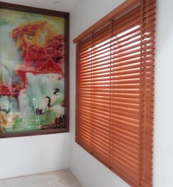 RÈM SÁO GỖ TỰ NHIÊN PHỦ MÀU ( BẢN 46MM)