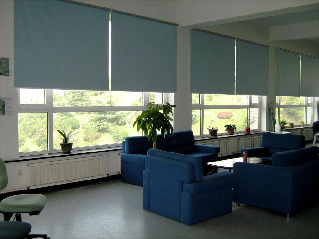 Rèm cuốn chống nắng cho văn phòng